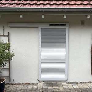 Schiebeladen für Türe