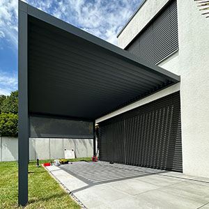 rollladen-bopp-lamellendach-portfolio_03 Lamellendach mit geschlossenen Lamellen in schwarz