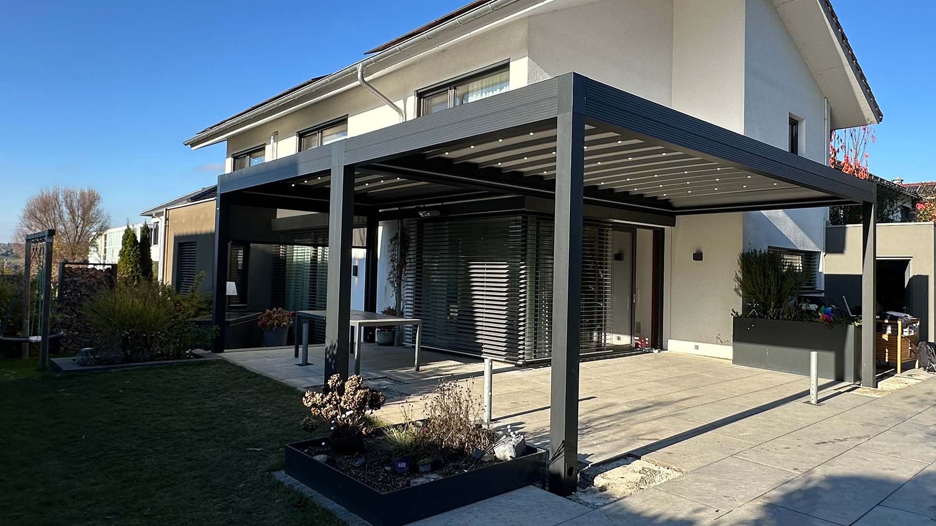 Terrassendach Pergola in schwarz