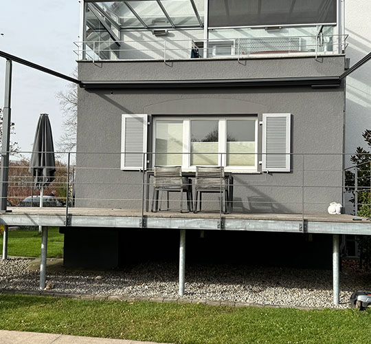 Terrasse mit Markise eingefahren, Ausstellungsstück